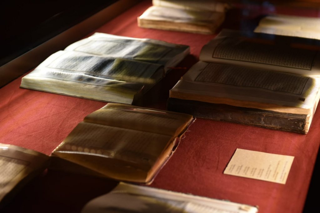 MURADİYE KURAN VE EL YAZMALARI MÜZESİ